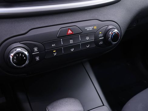Used 2019 Kia Sorento LX image 8