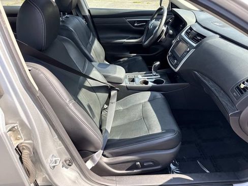 Used 2016 Nissan Altima 3.5 SL FWD image 9
