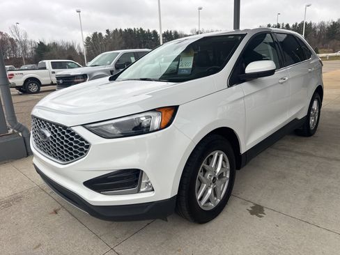 Certified 2024 Ford Edge SEL w/ Convenience Package image 3