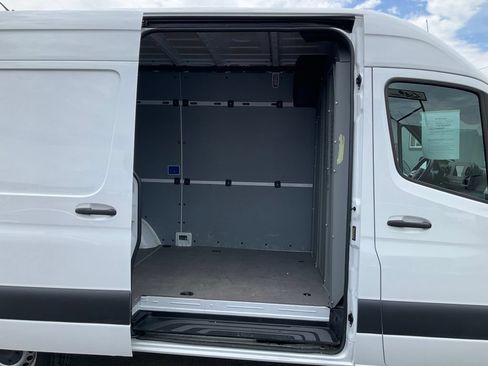 Used 2022 Mercedes-Benz Sprinter 2500 image 24