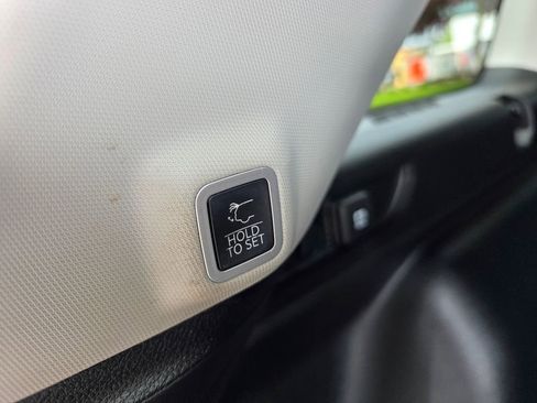 Used 2023 Jeep Grand Cherokee Limited w/ Luxury Tech Group II AWD/4WD image 25