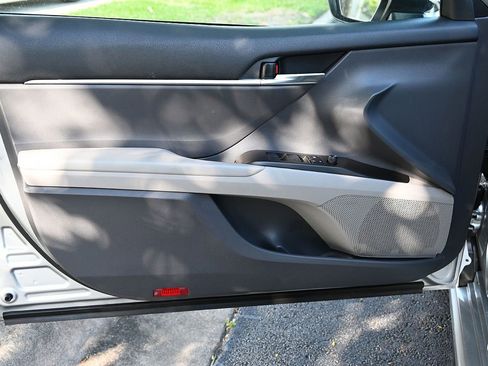 Used 2023 Toyota Camry SE image 18