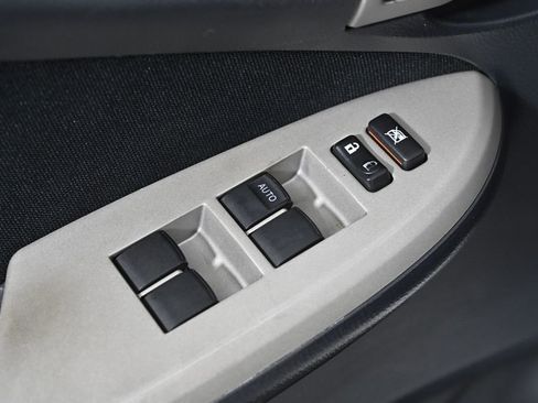 Used 2010 Toyota Corolla S image 18