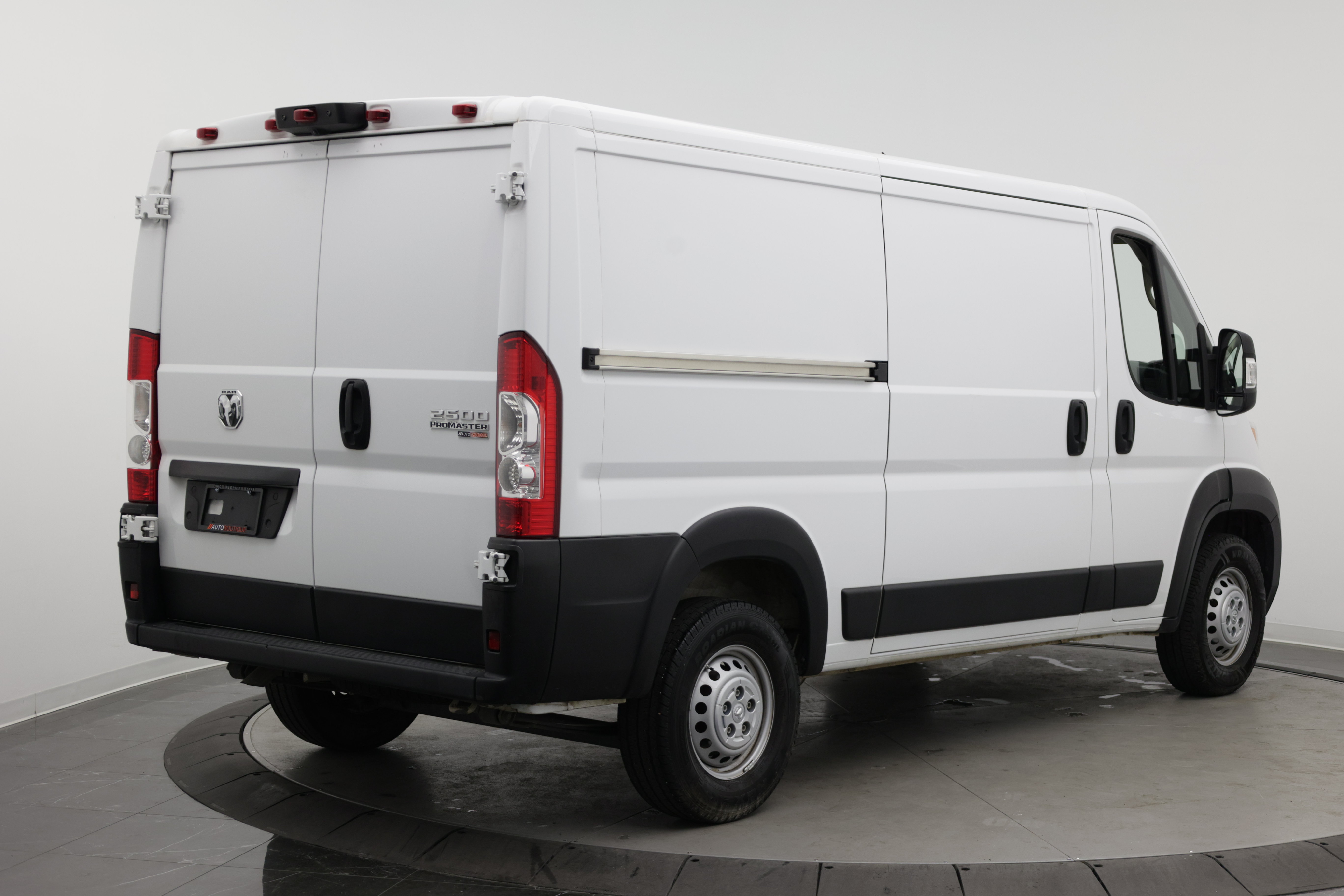 Used 2025 RAM ProMaster 2500 w/ Convenience Group FWD image 7