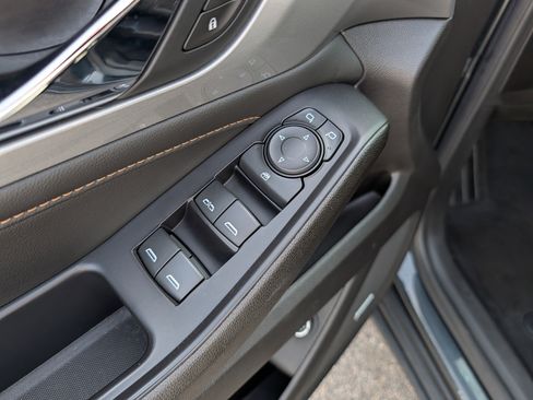 Used 2021 Chevrolet Traverse RS image 24