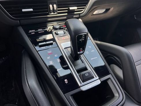 Used 2022 Porsche Cayenne Platinum Edition AWD/4WD image 27