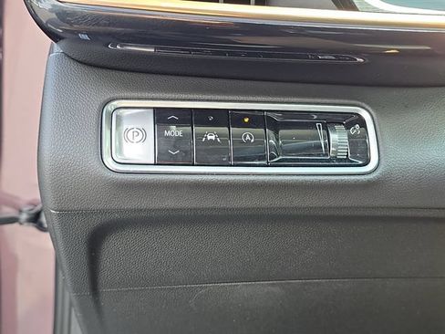 Used 2025 Buick Envision Avenir AWD/4WD image 12