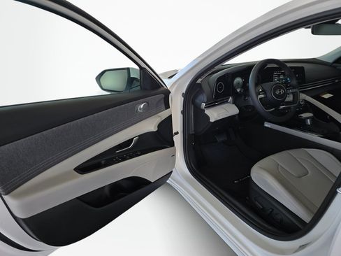 New 2026 Hyundai Elantra Limited FWD image 32