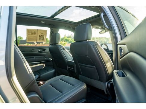 Used 2026 Chevrolet Traverse LT w/ Sun and Wheel Package FWD image 18