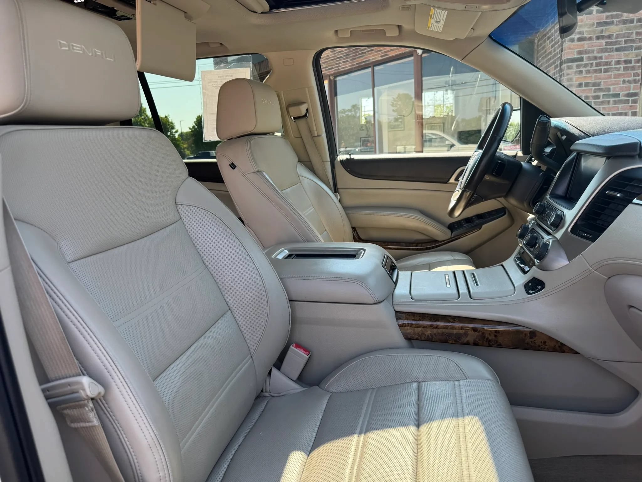 Used 2015 GMC Yukon Denali w/ Touring Package AWD/4WD image 41