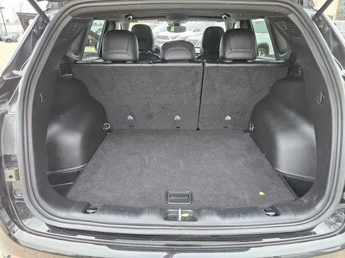 Used 2025 Jeep Compass Limited image 24