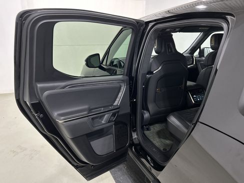 Used 2022 Rivian R1T Launch Edition image 17