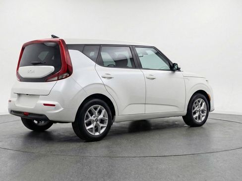 Used 2025 Kia Soul LX w/ LX Technology Package FWD image 9