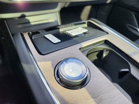 New 2025 Volvo EX90 Plus w/ Protection Package Premier image 23