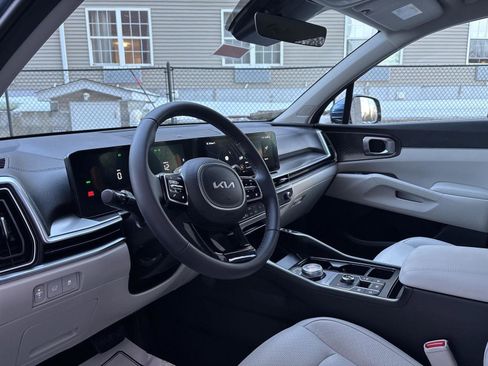 Used 2025 Kia Sorento EX image 9