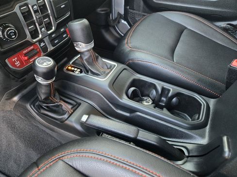 Used 2021 Jeep Gladiator Mojave AWD/4WD image 32