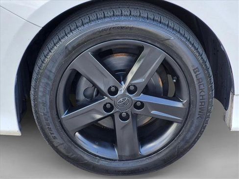 Used 2014 Toyota Camry SE FWD image 21