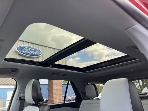 Used 2021 Ford Explorer XLT w/ Equipment Group 202A AWD/4WD image 15