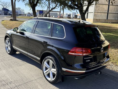 Used 2016 Volkswagen Touareg Executive image 13