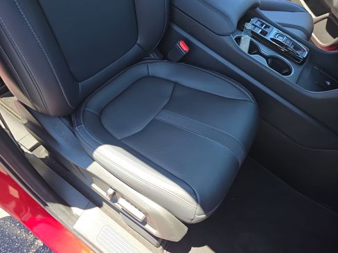 Used 2023 Honda Pilot Touring image 10