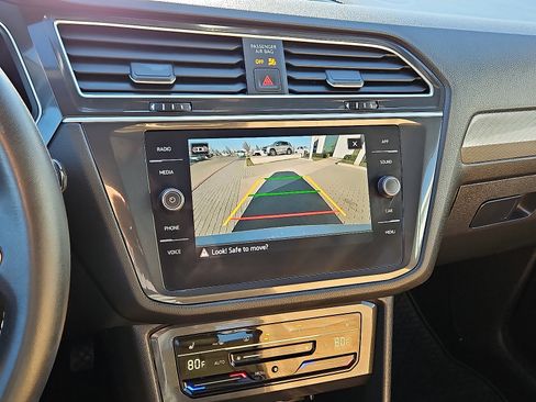 Certified 2024 Volkswagen Tiguan SE image 16