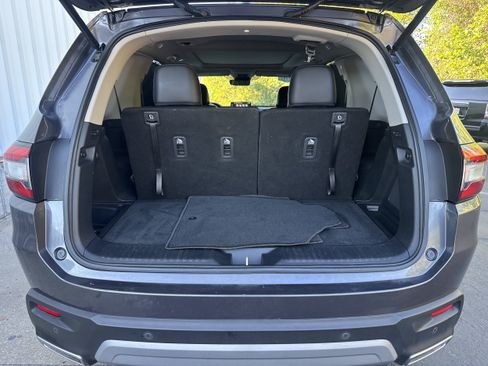 Used 2024 Honda Pilot Touring image 13