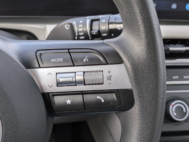 Used 2025 Hyundai Tucson SE FWD image 24