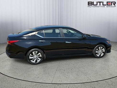 Used 2024 Nissan Altima 2.5 S FWD image 7