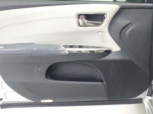 Used 2014 Toyota Avalon XLE Touring image 21