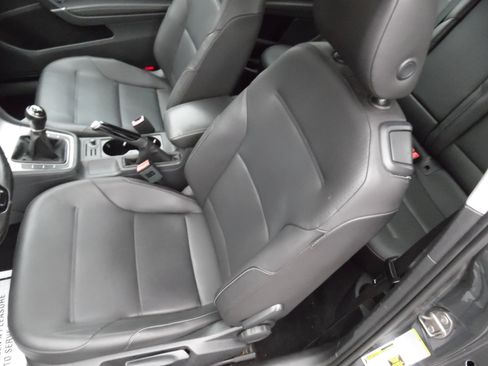 Used 2015 Volkswagen Golf S image 10