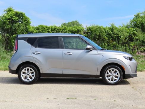 Certified 2024 Kia Soul LX w/ Option Group 015 FWD image 2