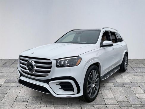 Used 2026 Mercedes-Benz GLS 580 4MATIC image 3