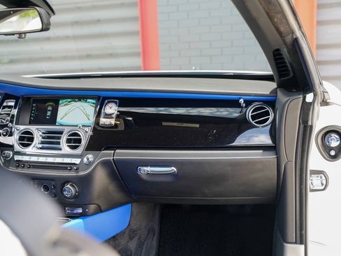 Used 2019 Rolls-Royce Wraith RWD image 32