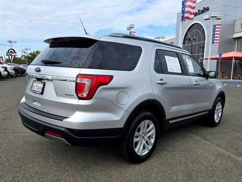 Used 2019 Ford Explorer XLT w/ Equipment Group 201A image 4