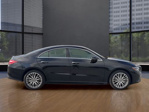 Used 2025 Mercedes-Benz CLA 250 image 4