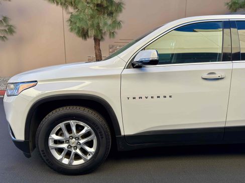 Used 2018 Chevrolet Traverse LT w/ LPO, Black Accent Package image 12