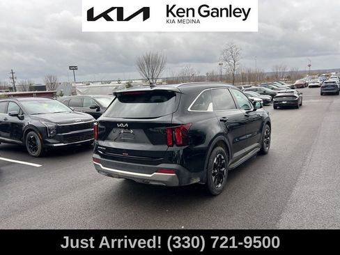 Certified 2025 Kia Sorento S image 5