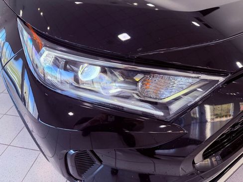 Used 2021 Toyota RAV4 SE image 14