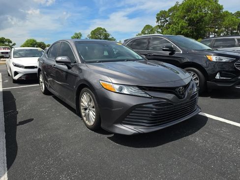 Used 2018 Toyota Camry XLE w/ Driver Assist Package FWD image 3