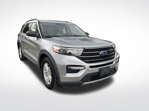 Used 2021 Ford Explorer XLT w/ Equipment Group 202A RWD image 2
