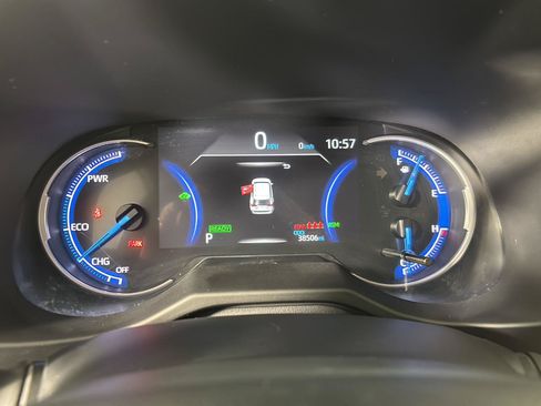 Used 2025 Toyota RAV4 XLE AWD/4WD image 3