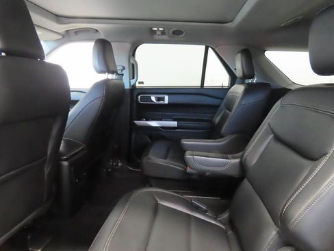 Used 2023 Ford Explorer XLT w/ Equipment Group 202A RWD image 16