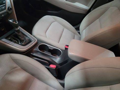 Used 2017 Hyundai Elantra SE w/ Cargo Package image 26