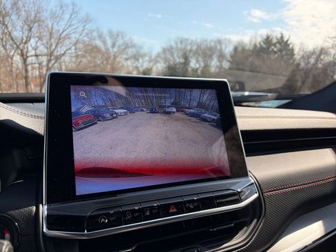 Used 2025 Jeep Compass Trailhawk image 23