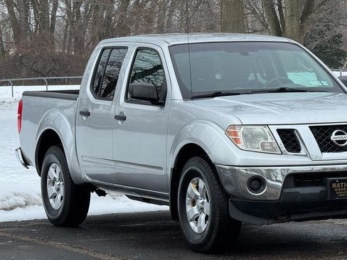Used 2010 Nissan Frontier SE AWD/4WD image 15