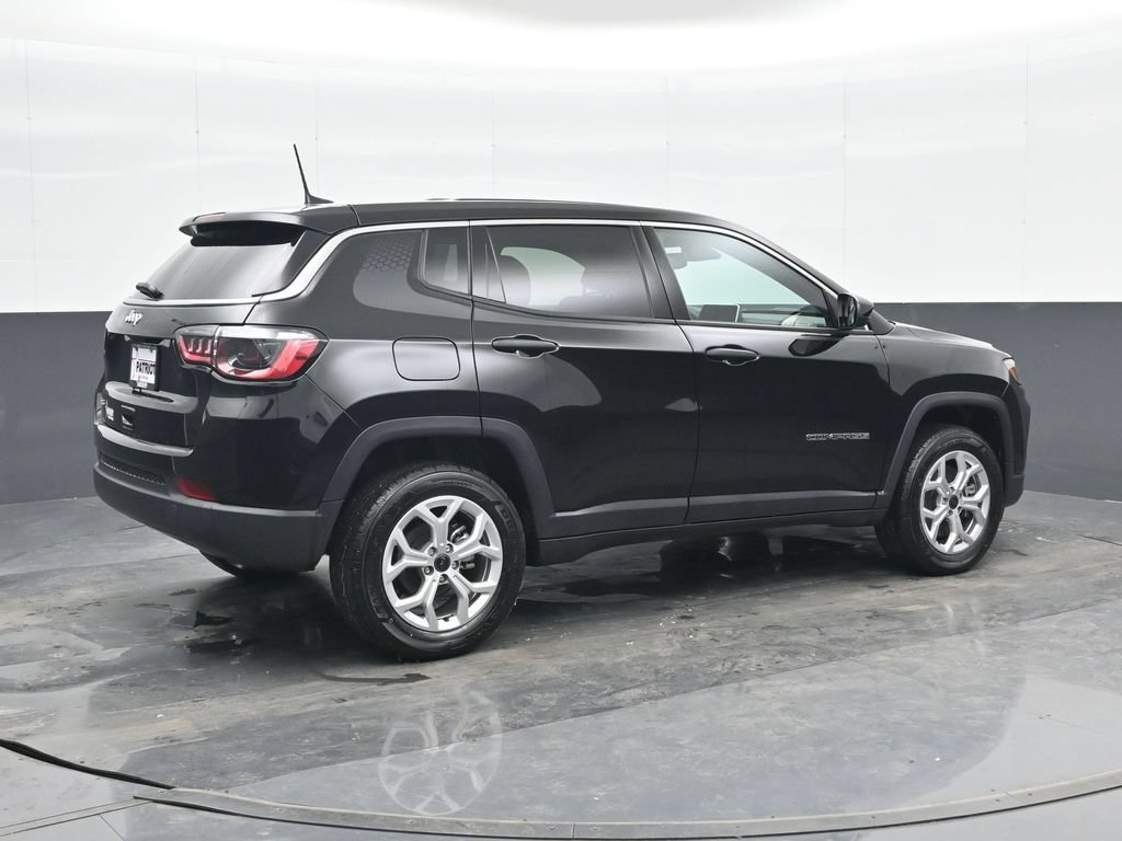 Used 2025 Jeep Compass Sport w/ Mopar Graphics Package AWD/4WD image 18