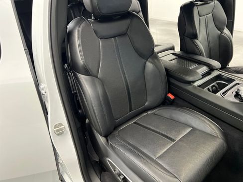 Used 2024 Jeep Wagoneer L Series II image 26