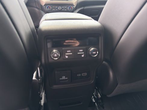 Used 2023 GMC Acadia Denali w/ Denali Technology Package FWD image 13