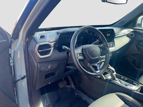 Used 2025 Chevrolet TrailBlazer ACTIV w/ Convenience Package AWD/4WD image 9