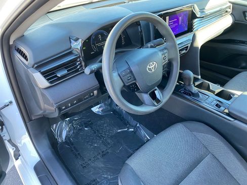 Used 2025 Toyota Camry LE image 34